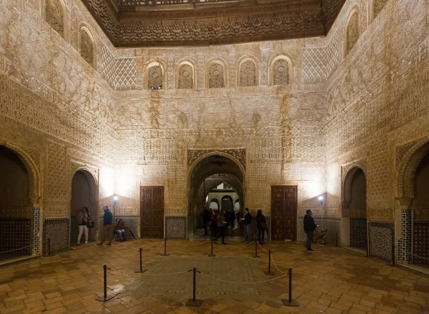 Granada: Alhambra and Nasrid Palaces Private Tour - An In-Depth Look at the Tour Itinerary