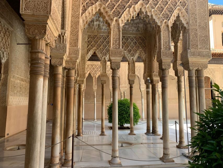 Granada: Alhambra Complex Guided Tour with Ticket - Exploring the Alhambra: What to Expect