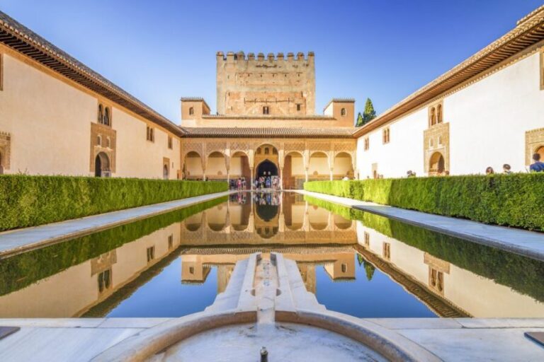 Granada: Alhambra Gardens, Generalife & Alcazaba Guided Tour - Starting Point and Arrival