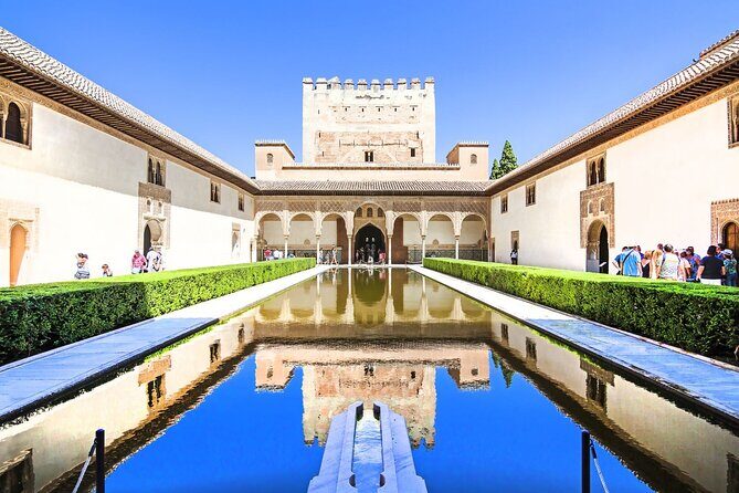 Granada: Alhambra Guided Tour including Nasrid Palaces - The Magic of the Alhambra in Detail