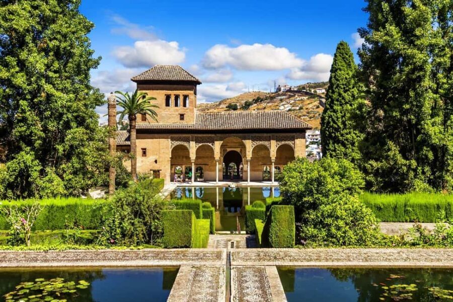 Granada: Alhambra, Nasrid Palaces & Gardens guided Tour - An In-Depth Look at the Granada Alhambra Guided Tour