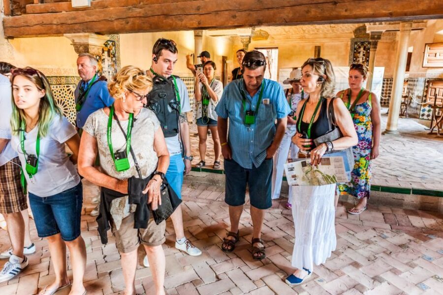 Granada: Alhambra & Nasrid Palaces Tour with Tickets - The Full Experience: What to Expect