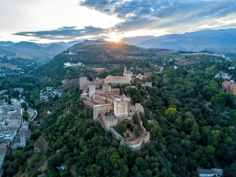 Granada: Alhambra Palace Guided Tour - A Closer Look at the Itinerary