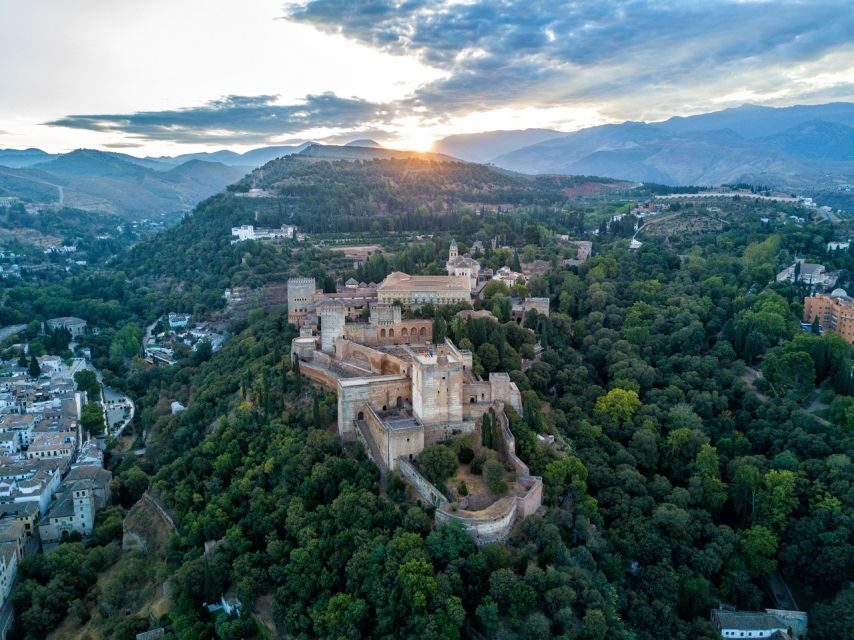 Granada: Alhambra Palace Guided Tour - A Closer Look at the Itinerary
