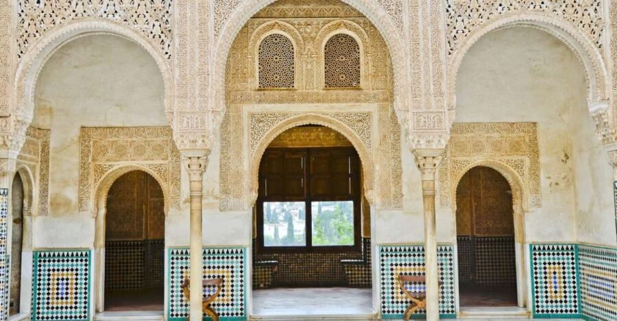 Granada: Alhambra Regular Tour - The Experience in Detail