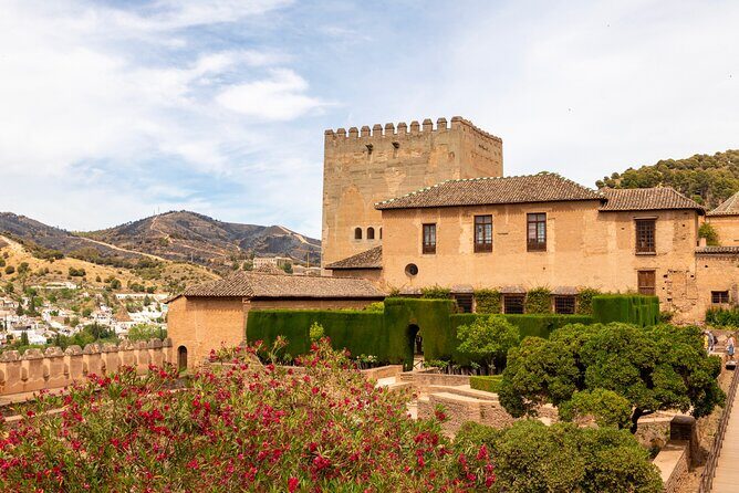 Granada (Alhambra) Scavenger Hunt and Sights Self-Guided Tour - Exploring Granadas Alhambra with a Self-Guided Scavenger Hunt