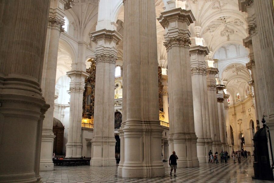 Granada: Cathedral and Royal Chapel Private tour with ticket - The Experience and What You’ll Actually Do