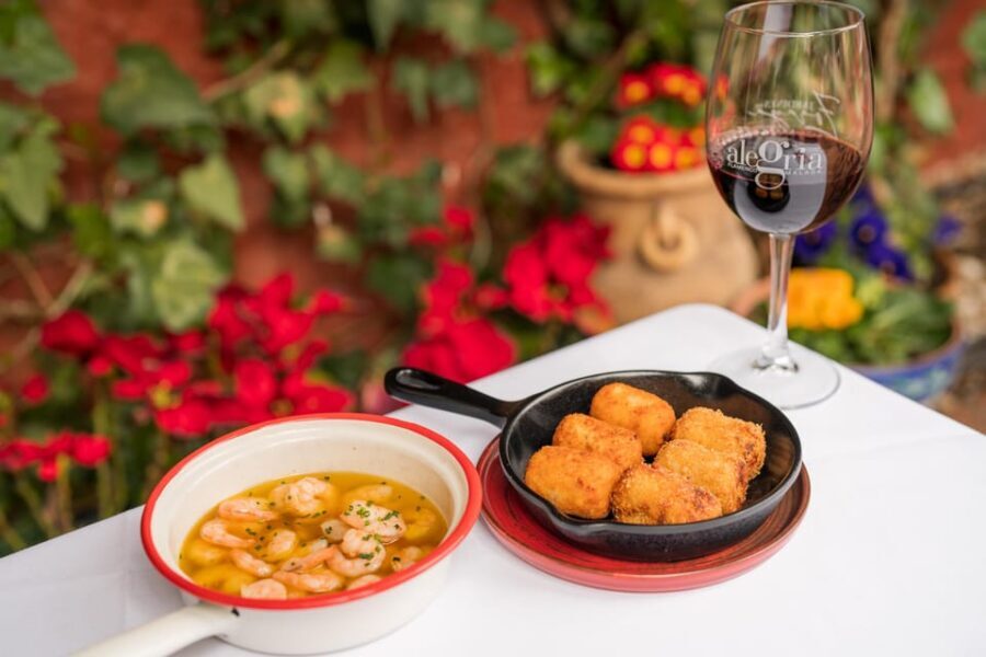 Granada: Flamenco Show with Dinner at Jardines de Zoraya - A Closer Look at the Experience