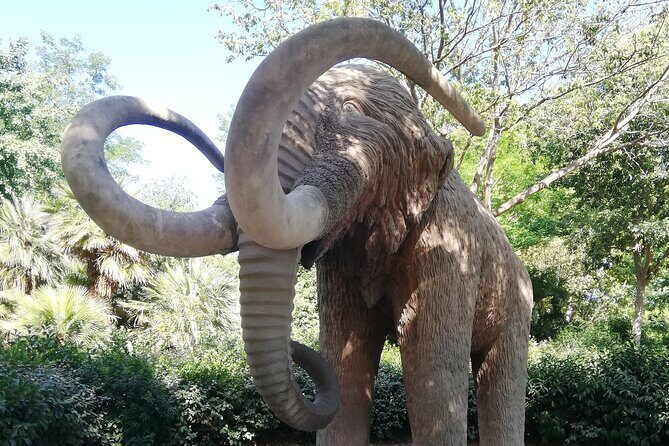 Guided Tour Ciutadella Park Nature, Triumphal Arch and Gaudí in Barcelona. - FAQ