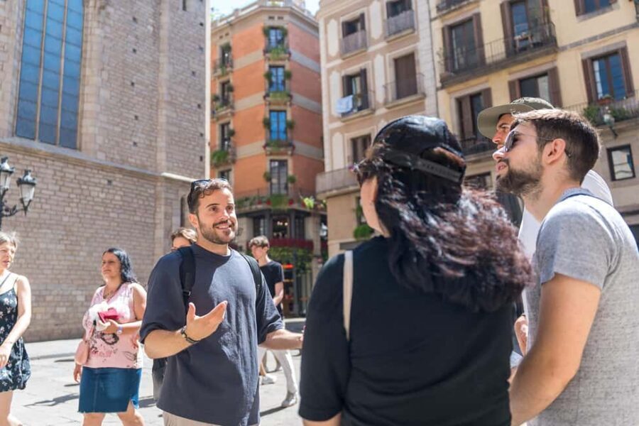 Guided tour of Barcelona in French (Old Town & Instagram spots) - Who Would Love This Tour?