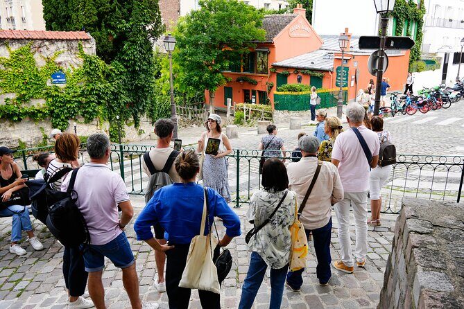 Guided tour of Montmartre in songs with a professional - Authenticity and Atmosphere