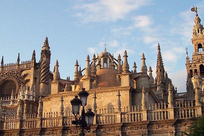 Guided Tour of Santa Cruz Jewish Quarter, Alcázar, and Cathedral - Who Should Take This Tour?
