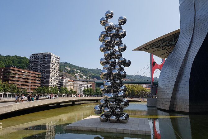 Guided tour of the Guggenheim Museum Bilbao in Spanish - What’s Not Included