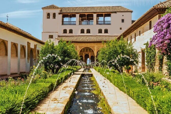 Guided tour to Alhambra with Generalife, Alcazaba and Carlos V - Authentic Feedback from Past Travelers