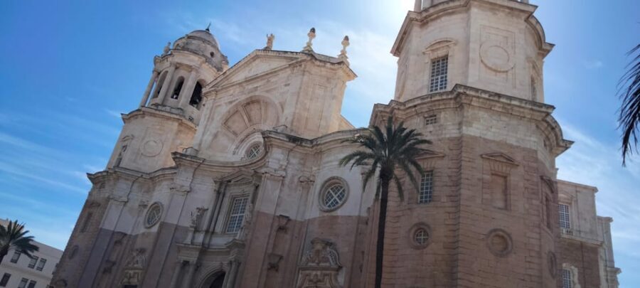 Guided visit on foot through Cádiz: stories from the hand of a local guide - Exploring Cádiz: What to Expect