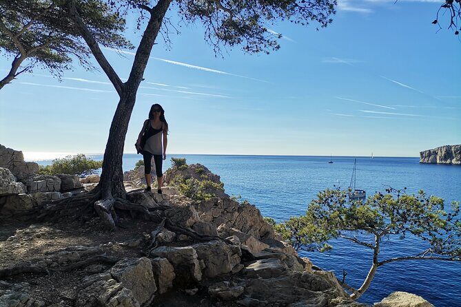Hiking in the Calanques National Park from Marseille - The Guide and Group Atmosphere