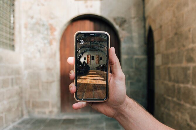 HistARy: Guided tour of the Gothic Quarter with Augmented Reality - The Experience: What’s It Like?