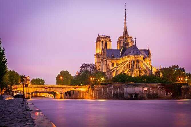 Historic Heart of Paris: Île de la Cité Walking Tour - The Experience in Detail