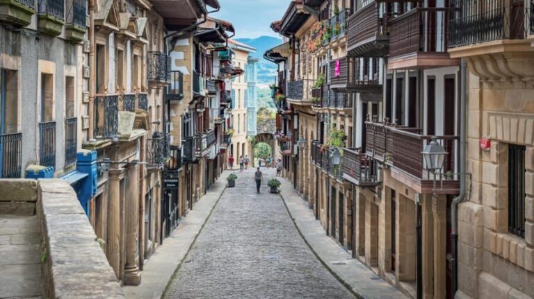 Hondarribia: City Highlights Guided Walking Tour - The Itinerary: A Step-by-Step Journey
