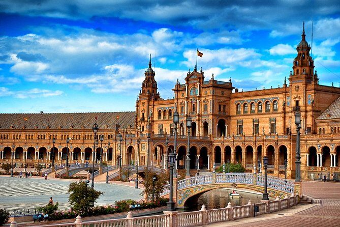 Horse and Carriage Sightseeing Tour in Seville - The Itinerary: What You’ll See and Experience