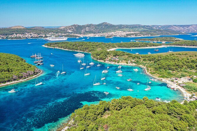 HVAR & 4 Islands PRIVATE BOAT TOUR - The Experience and Comfort