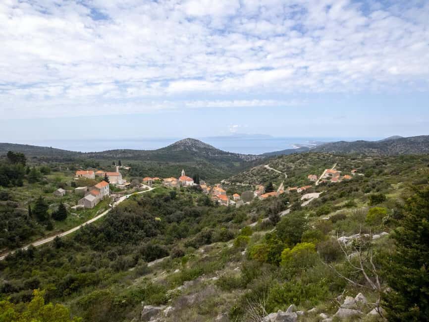 Hvar: Wine Tasting Tour and Island Sightseeing
