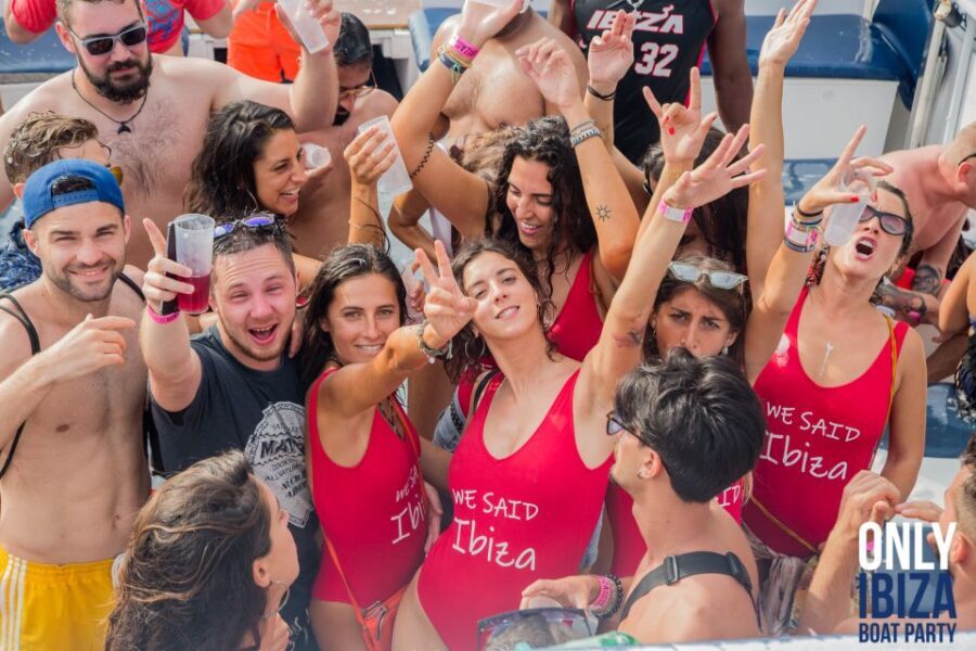 Ibiza floating club - Best Dj sesión at sea - Analyzing the Value