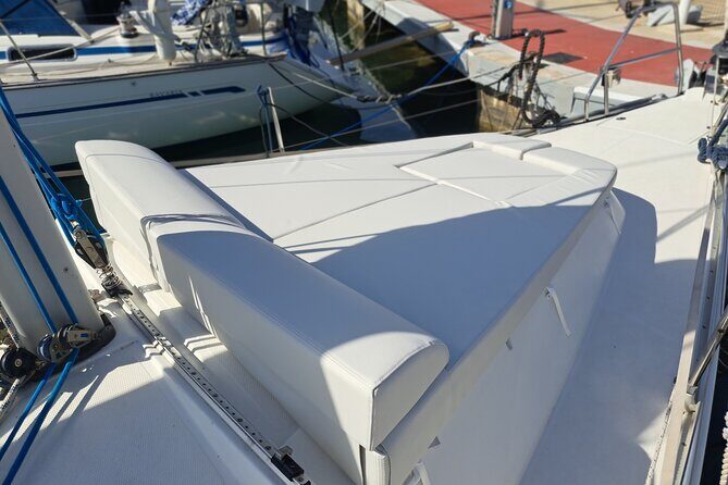 Ibiza sunset boat trip with appetizers and champagne, 6 guests - FAQs
