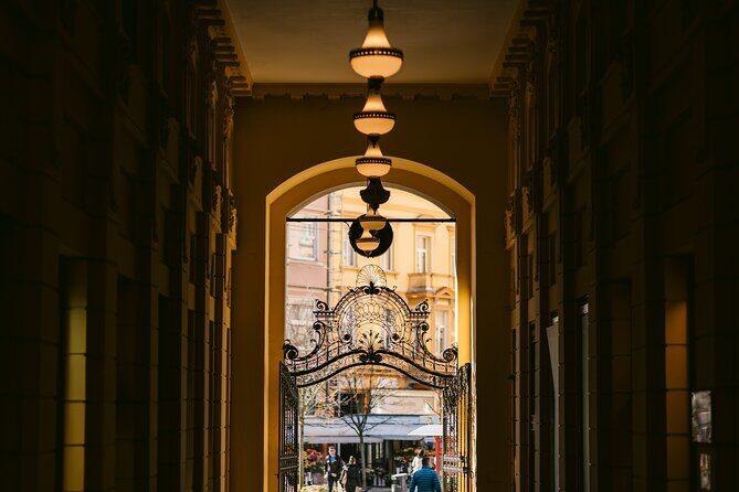 Instagram Photo Tour: Zagreb Photo Points & Posing with Statues - Practical Tips for Your Zagreb Photo Tour