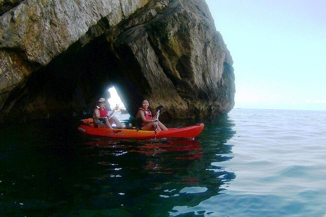 Kayak tour from Sesimbra to Ribeira do Cavalo Beach, passing through the caves - In-Depth Review: Why This Kayak Tour Stands Out