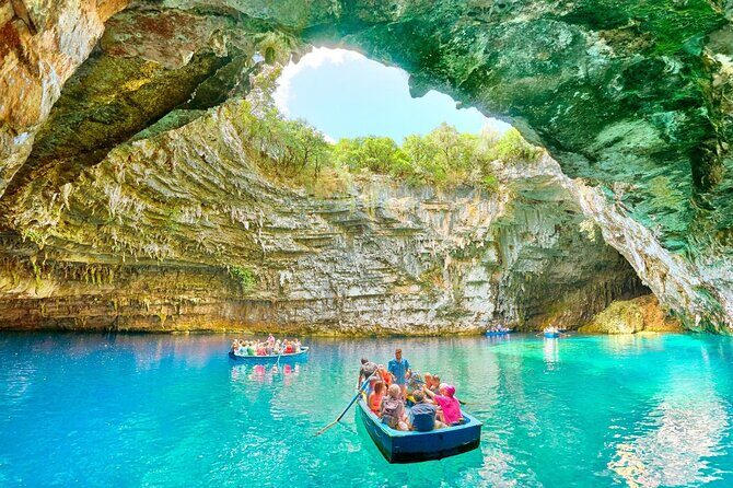 Kefalonia Highlights - Bus & Cruise, Assos & Lunch in Fiscardo - Transportation and Group Size