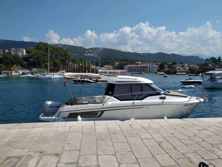 Krk: Rent a boat Merry Fisher 795 386kk - The Sum Up
