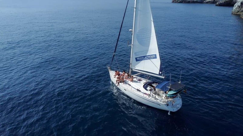 La Herradura: Sailing with a view of dolphins