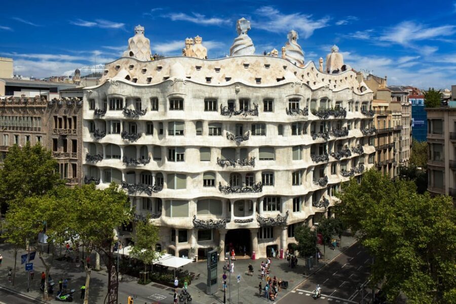 La Pedrera Premium: Exclusive Tour with Cava & Stunning View - An In-Depth Look at La Pedrera Premium
