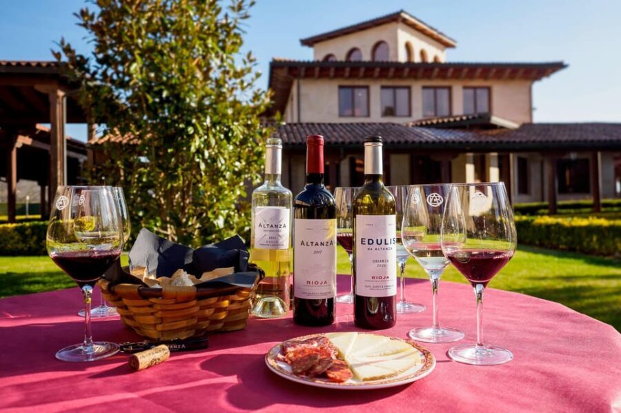 La Rioja: Bodegas Altanza - Authenticity and Local Flavor
