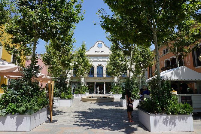 La Roca Village: private Round-Trip Transfer - FAQs
