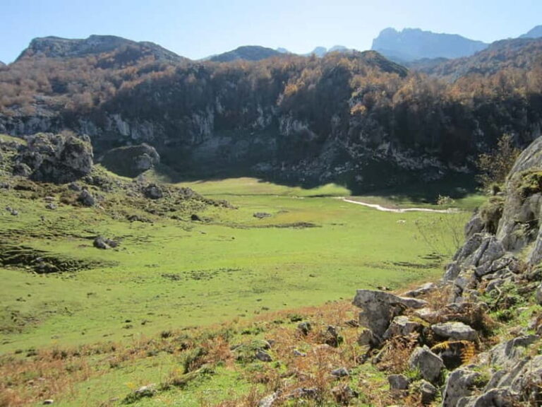 Lakes of Covadonga and Sanctuary of Covadonga: Guided and interpreted tour - Who Should Consider This Tour?