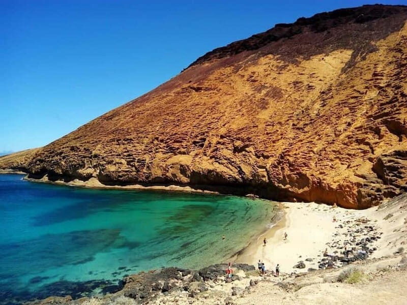 Lanzarote: La Graciosa Complete Jeep Tour with Beach Time - Why This Tour Works