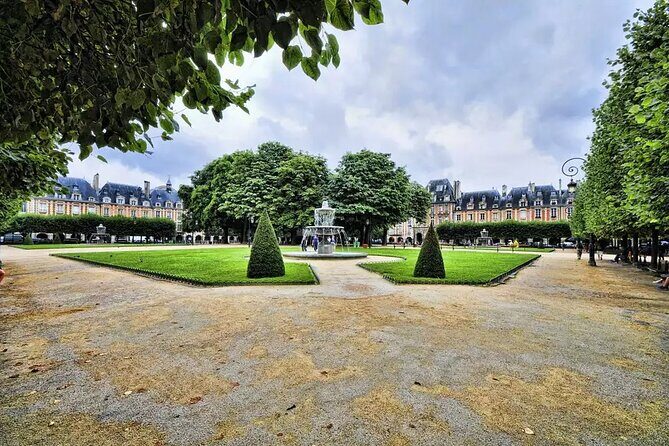 Le Marais Paris Private Transfers - Exploring the Hotel de Sully