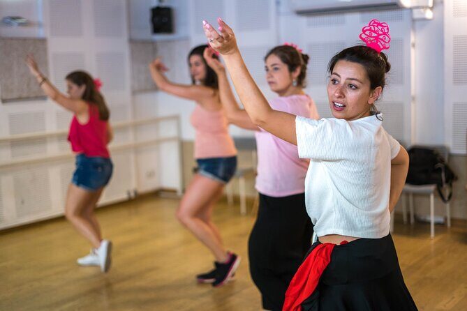 Learn Rumbas or Sevillanas in 90 minutes - Gift Flower - A Closer Look at the Flamenco Class Experience