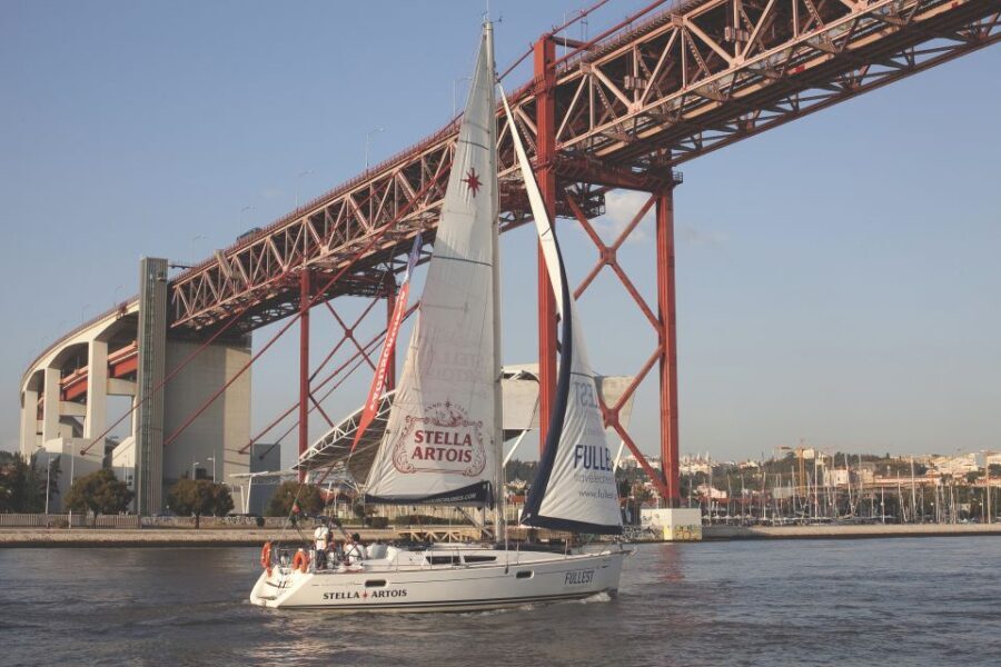 Lisbon 1H Private Tour by SAILBOAT / SAIL or POWER CATAMARAN - Exploring Lisbon from the Water: An In-Depth Look