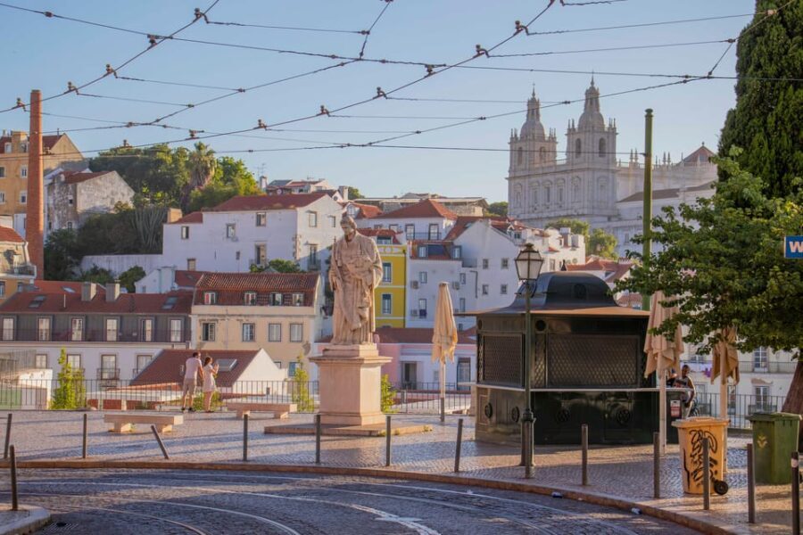 Lisbon: Tuk-Tuk Tour in French or German w/True Local Guide - FAQ
