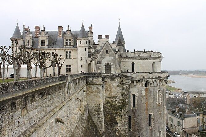 Loire Castles with Wine Tasting Private trip from Paris - Exploring the Itinerary: A Day in the Loire Valley