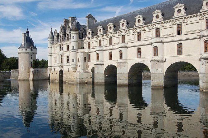 Loire Valley Castles Guided Day Trip from Paris in minivan - The Majestic Château de Chambord