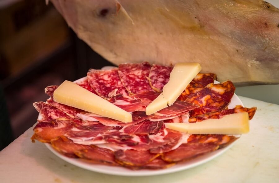 Madrid: Authentic Tapas Evening Tour with a side of History - A Deep Dive into the Madrid Tapas & History Experience