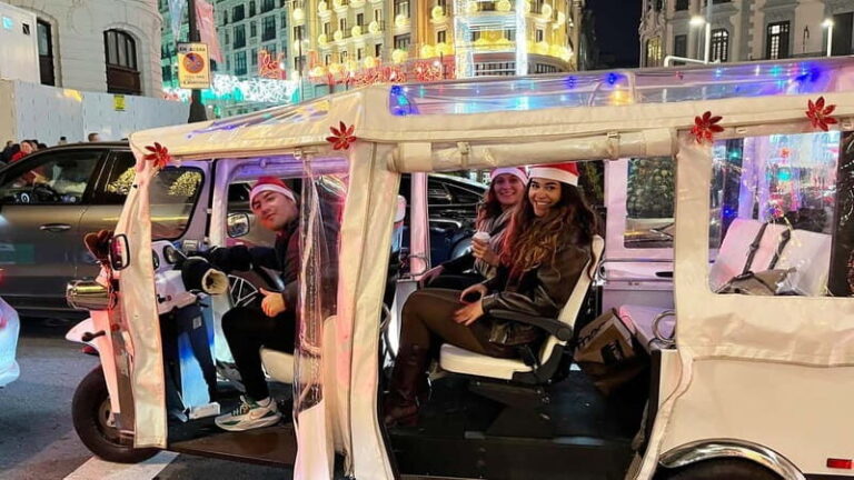 Madrid: "Christmas Tuk Tuk. Luxury Lights and Joy Ride" - An In-Depth Look at the Christmas Tuk Tuk Tour in Madrid