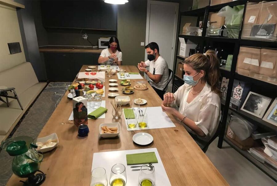 Madrid: Extra Premium Virgin Olive Oil Tasting with Aperitif - Why Choose This Olive Oil Tasting?