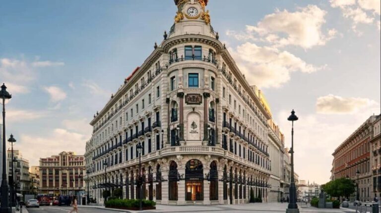 Madrid Gourmet Tour: Local Markets, Tapas & Wine - What Makes This Tour Stand Out?