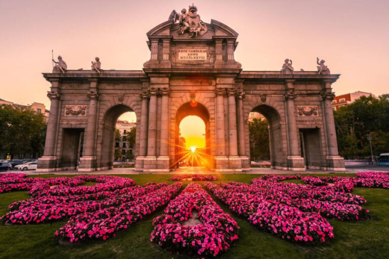 Madrid: Insta-Perfect Walk with a Local - Breakdown of the Itinerary: What Youll See and Do