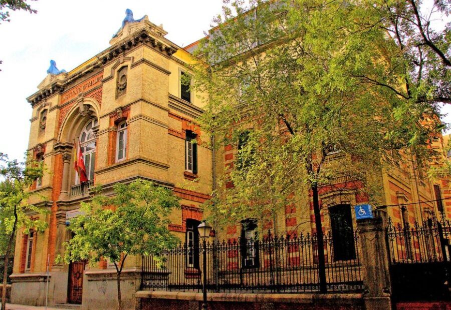 Madrid: Off The Beaten Path Private Walking Tour - Exploring Madrid’s Hidden Neighborhoods